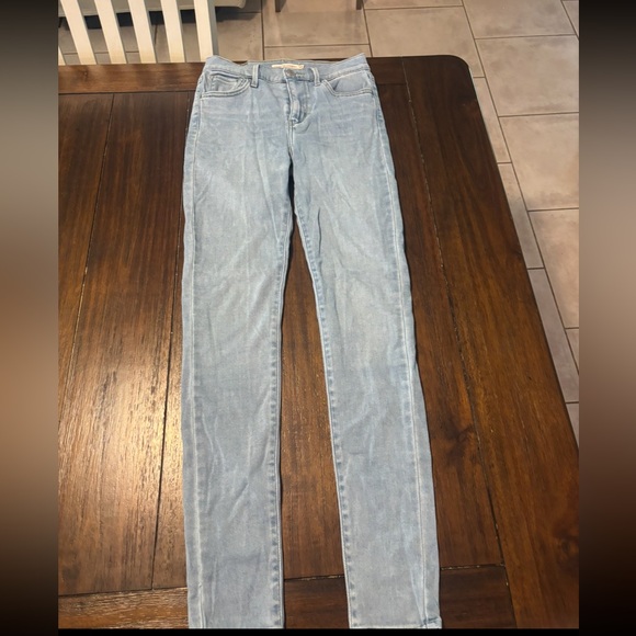 Levi’s - Picture 3 of 5